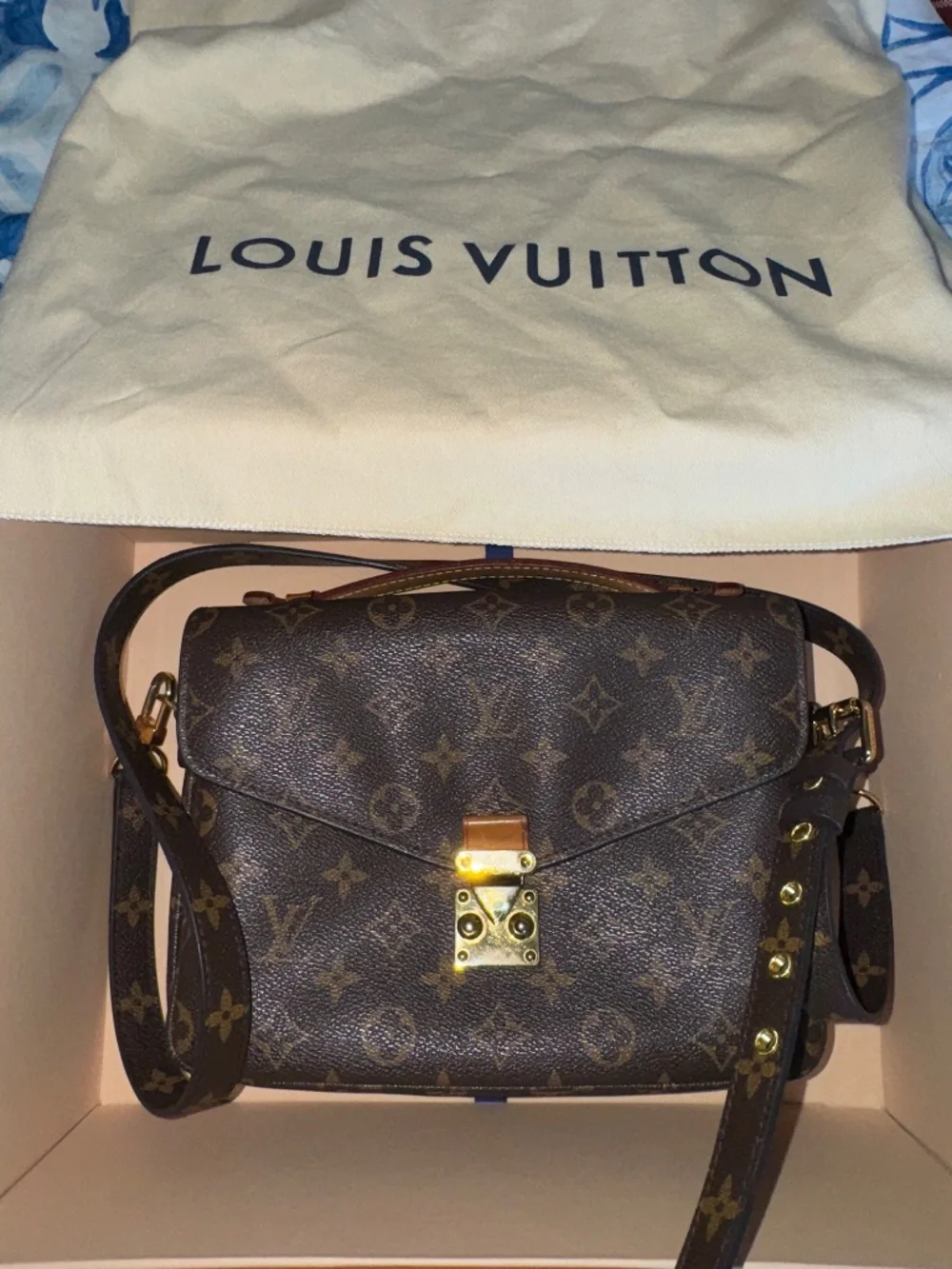 LV Pochette Métis Monogram